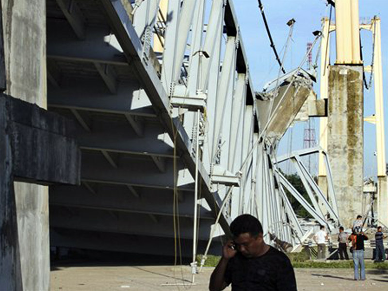 Bridge collapses in Indonesia; 3 dead, 17 injured | Inquirer News