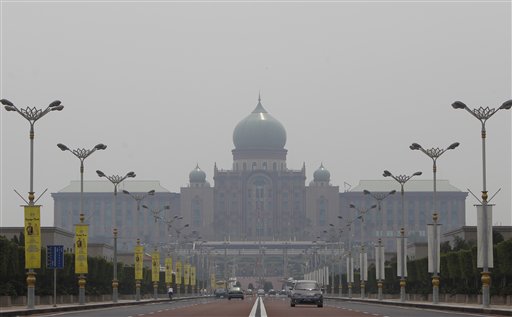 Singapore, Malaysia choking on haze from Indonesia - Inquirer News