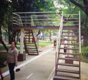A BRIDGE TOO SMALL The MMDA “mini-footbridge” as shown in the photo that has drawn flak from netizens.  MMDA photo 