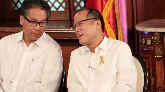 President Benigno Aquino III and Interior Secretary Mar Roxas (left). INQUIRER FILE PHOTO 