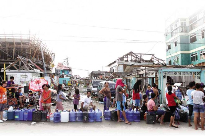 SUPERTYPHOON “Yolanda” survivors  line up for water after the devastation in  Leyte province. This photo was  taken on Nov. 9, 2013. NIÑO JESUS ORBETA 
