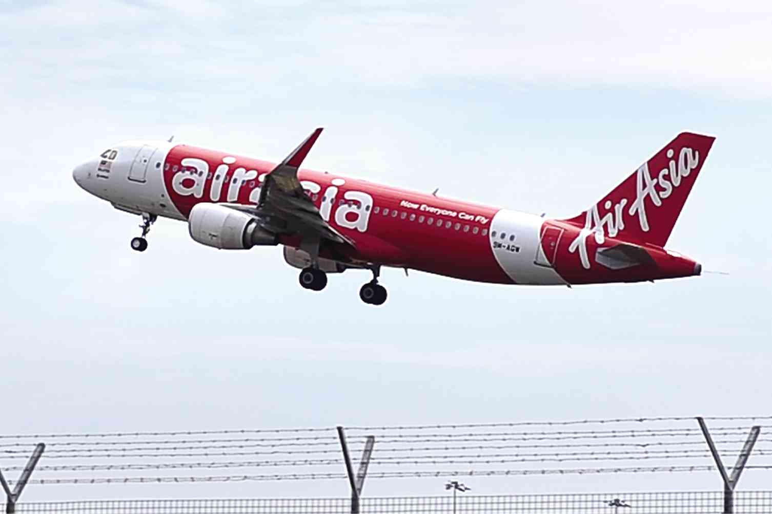 Indonesia resumes search for missing AirAsia plane  Inquirer News