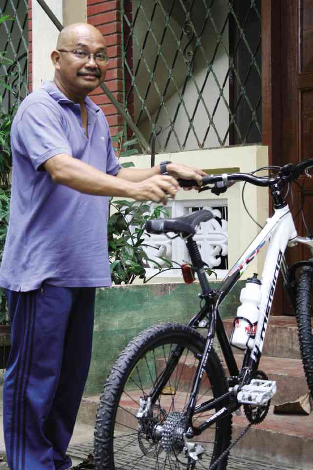 Biking priest Fr. Amado Picardal. DENNIS JAY SANTOS/INQUIRER MINDANAO