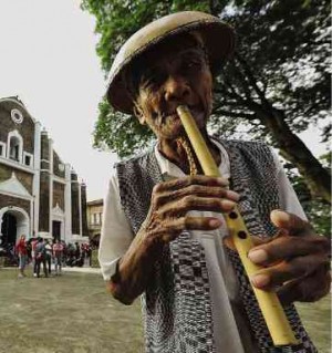 AN OLD ILOCANO man playing a bamboo flute welcomes visitors to the Sta. Monica Church in Sarrat, Ilocos Norte.  EV ESPIRITU 