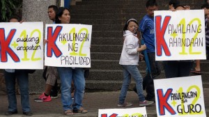 4 Ks FOR K-12 PROGRAM’S SUSPENSION  Members of the Cordillera Peoples Alliance and teachers hold placards bearing the four reasons (from lack of teachers to lack of books and facilities) that they believe are grounds for the suspension of the K-12 (Kindergarten to Grade 12) program.  EV ESPIRITU/INQUIRER NORTHERN LUZON