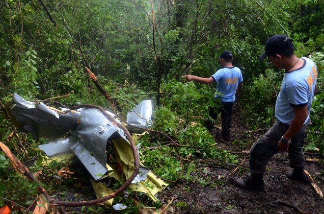 CRASHED SITE / JULY 06, 2015 Probers examine the wreckage of the ill fated Agusta chopper at the crashed site in forested Mount Maculot, Barangay Pinagkaisahan, Cuenca town, Batangas. INQUIRER PHOTO: ARNOLD ALMACEN