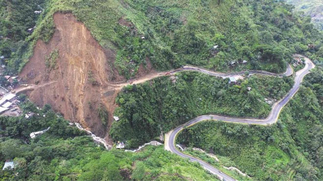 MASSIVE KENNON LANDSLIDE The Department of Public Works and Highways has closed Kennon Road, because of a huge landslide in Barangay Camp 7 following heavy rains dumped by Typhoon “Ineng” last week. OMPONG TAN/CONTRIBUTOR