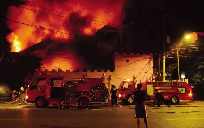 FIRE razed the Lopez-owned “Pink Mansion” in Iloilo City near midnight on Sunday.      IAN PAUL CORDERO/contributor