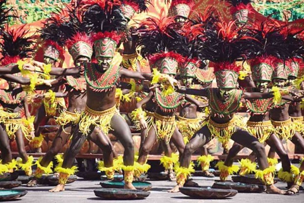 THE TRIBU Pan-ay of Fort San Pedro National High School fires up the crowd with its performance in Sunday’s Dinagyang Festival in Iloilo City. GUIJO DUEÑAS/INQUIRER VISAYAS