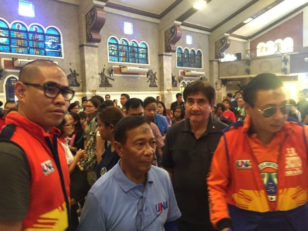 Presidential aspirant Vice President Jejomar Binay (2nd from left) observed Ash Wednesday at the Diocesan Shrine of Jesus in the Holy Sepulchre in Laguna with running mate Senator Gringo Honasan and ousted Laguna governor ER Ejercito. MARC JAYSON CAYABYAB/INQUIRER.net