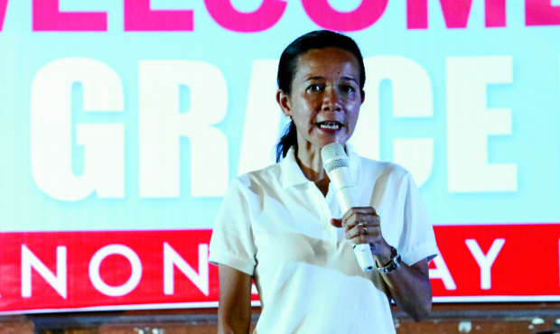 Sen. Grace Poe delivers her speech during a campaign rally in Tarlac City.