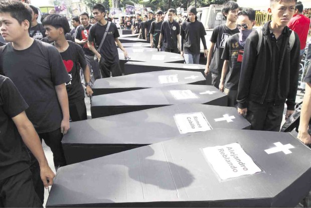 MEDIA KILLINGS Thirty-two coffins symbolizing the number of journalists killed in the 2009 Maguindanao massacre were carried by militants during a protest procession to Mendiola near Malacañang that was mounted during the third anniversary of the worst case of electoral violence in recent Philippine history and the single deadliest attack on journalists.  INQUIRER FILE PHOTO