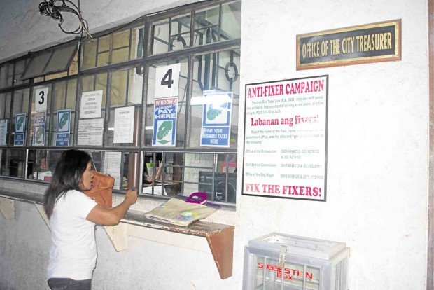   TRANSACTIONS, including wage and bill payments, at the Laoag City treasurer’s office were suspended after P90 million in city funds, and the city treasurer herself, went missing. LEILANIE ADRIANO/INQUIRER NORTHERN LUZON 