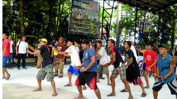 ZUMBA FOR JUNKIES Drug users and pushers in Mandaluyong City, who vowed to mend their ways, will be required to attend Zumba sessions at 7 a.m. every Sunday with the regular Zumba “addicts’’ of the city. RITZCHELLE BELENZO/CONTRIBUTOR