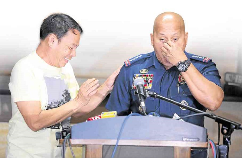 THE FIRST time Mayor Rolando Espinosa Sr. presented himself to authorities, PNP chief Director General Ronald dela Rosa made the mayor face the  media. Espinosa is now sheltered in his town’s police station in a deal he struck with police to spill the beans on his son’s syndicate in exchange for police security. GRIG C. MONTEGRANDE