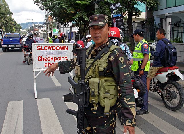 In this Sept. 10, 2016 file photo, a soldier in full battle gear helps man a checkpoint in Cebu City, days after the Davao City bombing. (CDN FILE PHOTO/ JUNJIE MENDOZA)