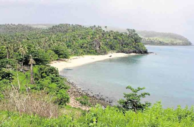 The Magallanes government is developing this cove, just below an American-era lighthouse, to attract tourists. —JUAN ESCANDOR JR.