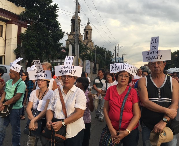 Catholic parishioners in Bacolod City join a procession against the reimposition of the death penalty on Dec. 12, 2016. (PHOTO BY CARLA P. GOMEZ/ INQUIRER VISAYAS)