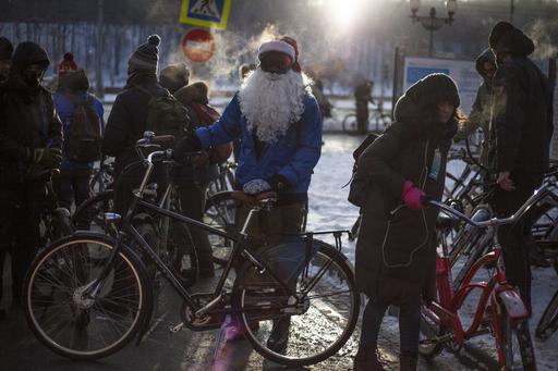 Participants of the second winter cycling marathon in support of cycling infrastructure in the city, one of them wearing a Ded Moroz (Santa Claus, or Father Frost) costume, prepare to ride along the embankment of the frozen Moskva River and the Kremlin Wall in Moscow, Russia, Sunday, Jan. 8, 2017. Temperatures dipped in Moscow -28 C ( -18 F) . (AP Photo/Alexander Zemlianichenko Jr)