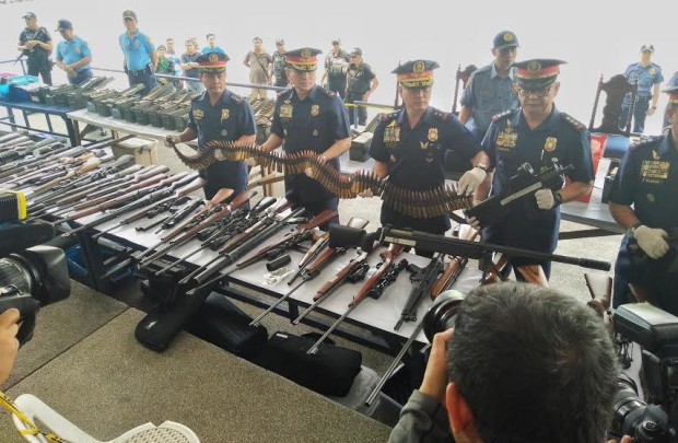 Quezon City Police District Deputy Director for Operations Senior Supt. Crisaldo Nieves, QCPD Director Guillermo Eleazar, NCRPO Director Oscar Albayalde and QCPD Deputy Director for Administration Senior Supt. Joselito Esquivel present the firearms and ammunition reportedly seized from the Iglesia ni Cristo compound on Wednesday. (PHOTO BY JHESSET ENANO / INQUIRER) 