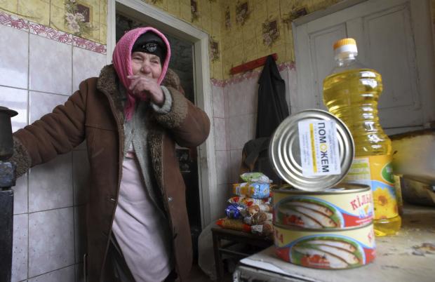 Ukrainian woman unpacks relief goods - 12 Jan 2015