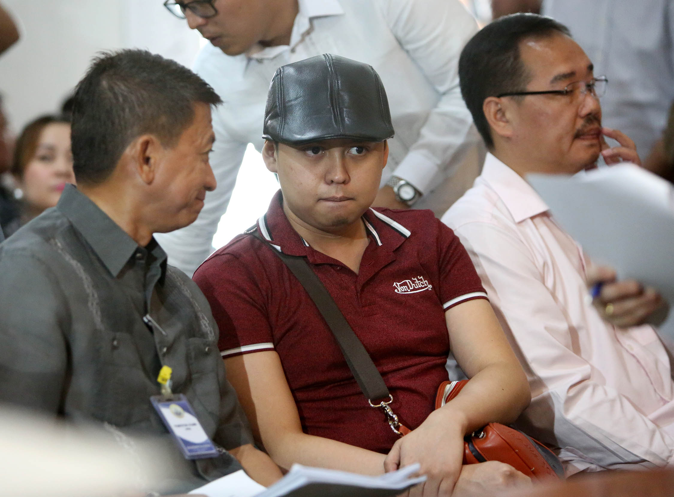 CORRUPTION AT CUSTOMS Customs fixer Mark Ruben Taguba (center), who is testifying in the Senate blue ribbon committee on the payola system in the Bureau of Customs, affirms the counteraffidavit he submitted to the Department of Justice in connectionwith the P6.4 billion worth of “shabu” smuggled from China in May. —MARIANNE BERMUDEZ
