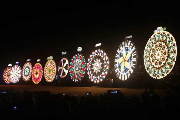 LOOK: Pampanga’s giant lanterns brighten up Christmas mood in PH  Inquirer News