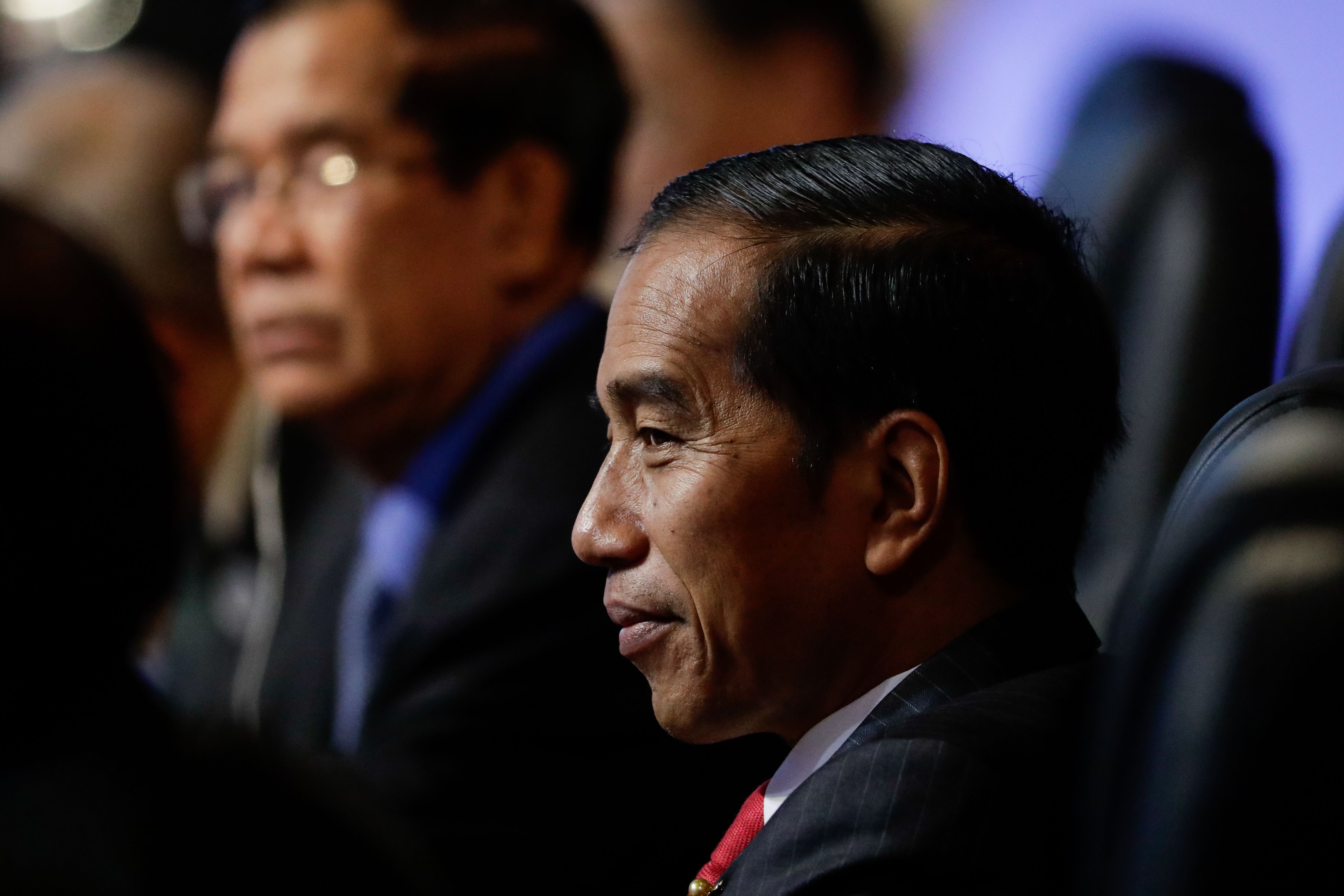 Jokowi defends infrastructure spending as key to national unity