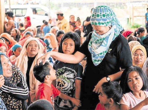 Negrense volunteers boost food campaign for Marawi children