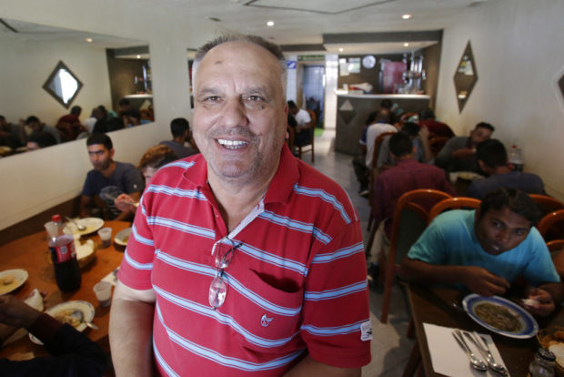 Bosnia pizzeria owner switches to free meals for migrants
