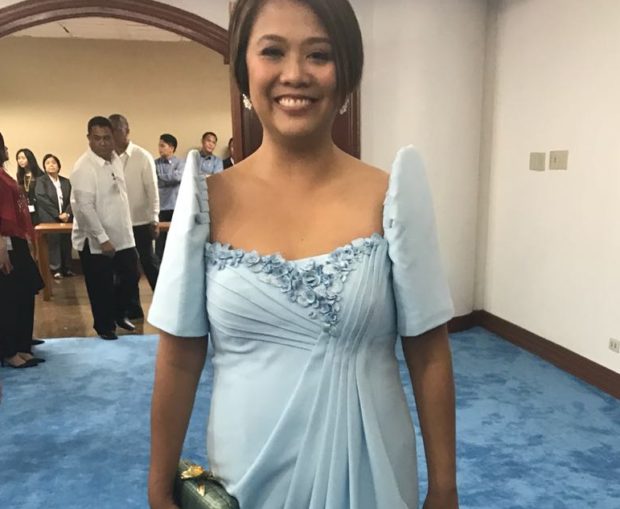 LOOK: Sona outfits of Nancy Binay, Imee Marcos match carpets