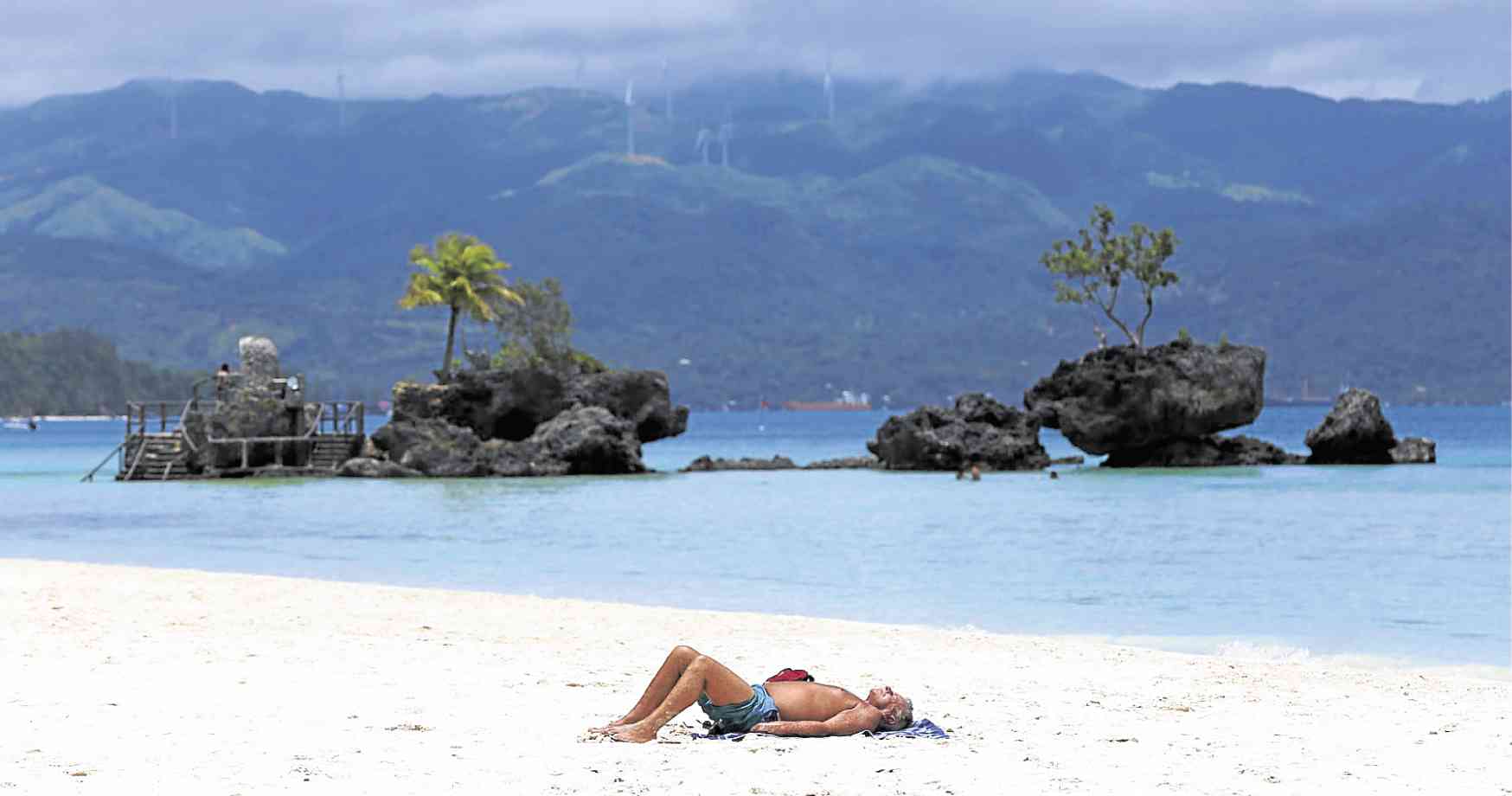 Boracay visitors limited to 6,000 a day
