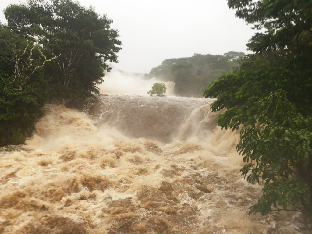 5 tourists rescued from flooded home as storm hits Hawaii