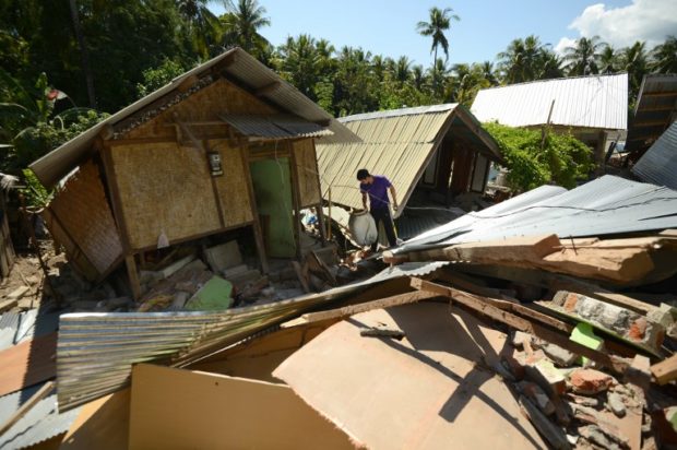 4 strong quakes hit Indo island resort on Sunday