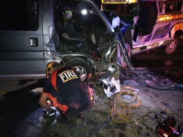 3 dead, 7 hurt in Quezon van-jeepney collision