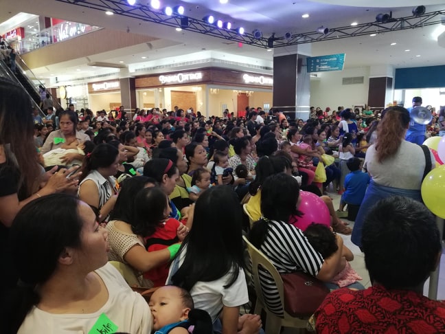 300 moms simultaneously breastfeed babies in Bohol