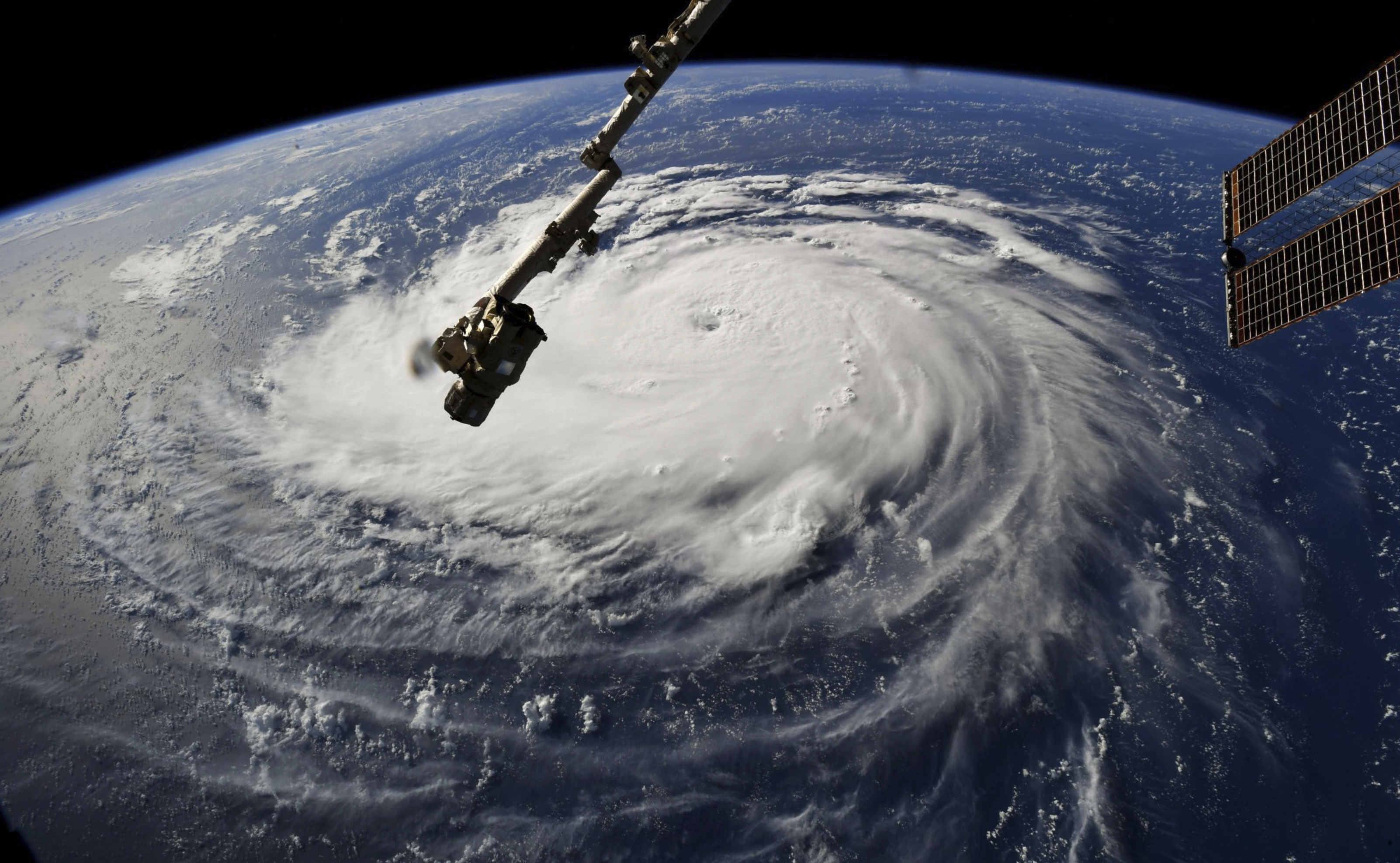 Florence strengthens to Category 4, takes aim at Carolinas