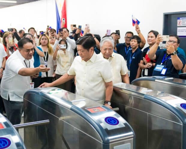 Marcos Opens First LRT Line Extension