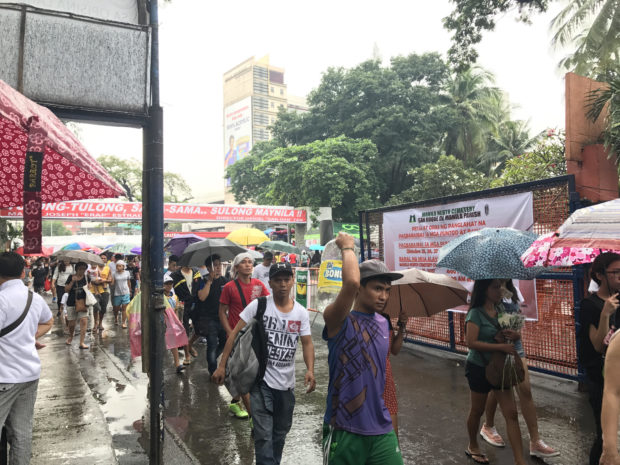 LOOK: &lsquo;Convenience freebies&rsquo; at Manila North Cemetery