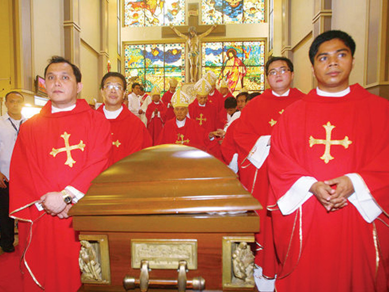 The remains of Cardinal Jose Thomas Sanchez, the 5th Filipino cardinal, finally arrived in his hometown in Catanduanes province on Thursday, March 16, a day before his reinterment at the Diocese of Virac.