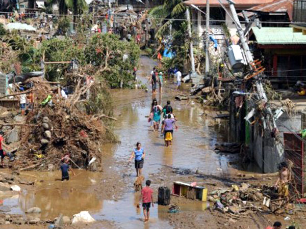 Americans warned of 31 typhoons to hit Philippines in 2012 | Inquirer News