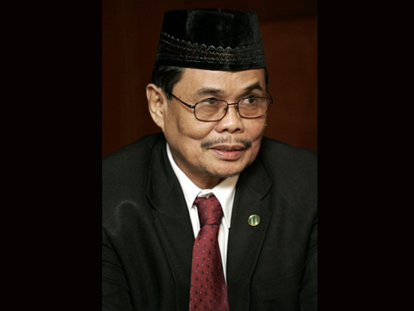 Chief negotiator for MILF Mohagher Iqbal: Still “thinking” . AP FILE PHOTO