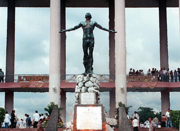 UP Dilman Oblation in front of Quezon Hall. STORY: BOR told: Make selection of UP execs more transparent