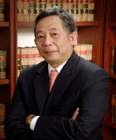 A classmate of Mr. Aquino’s from grade school to college at the Ateneo de Manila University, Alfredo Benjamin Caguioa topped the bar exams in 1986, was an honor graduate of Ateneo Law School and was an “able”  law practitioner, according to Secretary Edwin Lacierda.  PHOTO FROM CAGATLAW.COM