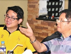 BATAAN Gov. Enrique “Tet” Garcia (right) welcomes Paolo Benigno “Bam” Aquino, a senatorial candidate of the ruling Liberal Party, to the Youth Forum that the provincial government hosted. CONTRIBUTED PHOTO