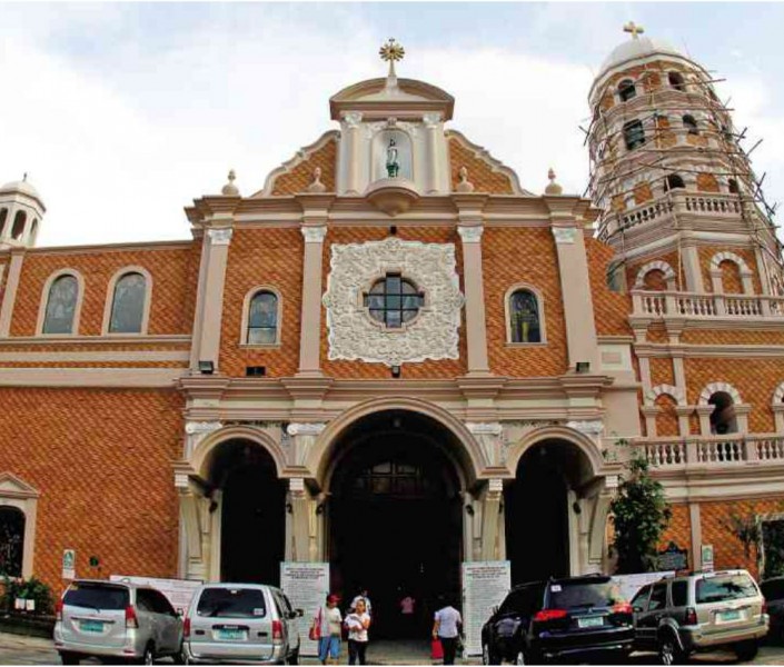 Minor fire hits Santa Cruz Church in Manila