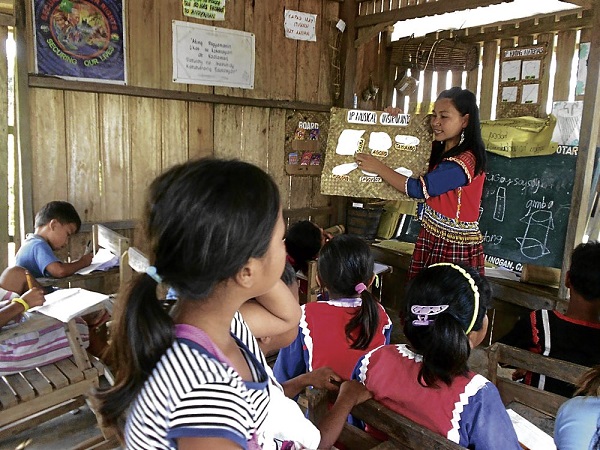 A SILDAP teacher holds classes in a chapel on a hill. GERMELINA LACORTE/INQUIRER MINDANAO FILE PHOTO
