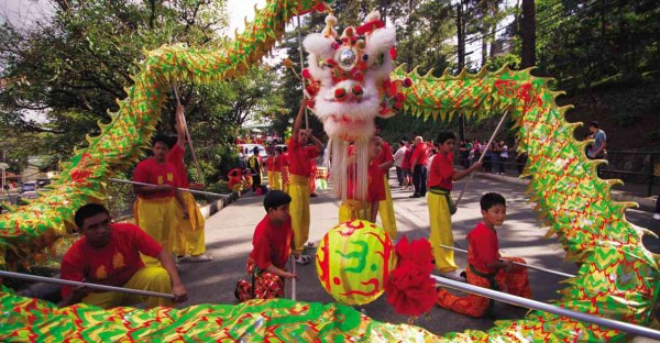  FILIPINO-CHINESE have been active in fostering cooperation and understanding in Baguio City through the annual Spring Festival and other community projects. RICHARD BALONGLONG