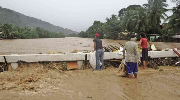 Olongapo stunned by record floods | Inquirer News