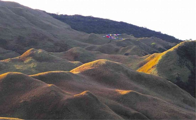 COOLER ON TOP  The summit of Mt. Pulag has reached far more freezing temperatures than Baguio City and Benguet province, dropping to negative 8 degrees Celsius on Jan. 12, according to trekkers who visited one of the country’s richest biodiversity areas. EZRA ESPIRITU/CONTRIBUTOR